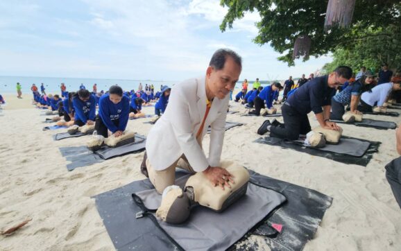 สมาคมท่องเที่ยวเกาะเสม็ด จับมือ รพ.กรุงเทพระยองและภาคีเครือข่าย เปิดฝึกอบรมการช่วยชีวิตขั้นพื้นฐานและปฐมพยาบาลเบื้องต้นแก่สถานประกอบการบนเกาะเสม็ด