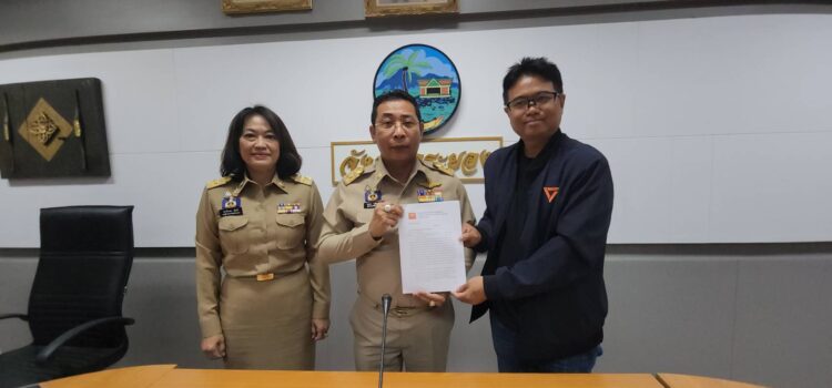 สส.ระยอง เข้าพบผู้ว่าฯระยอง จี้ปัญหาการตรวจพบมีขบวนการนำทุเรียนเวียดนามมาสวมทุเรียนไทยเพื่อส่งออกไปจีน