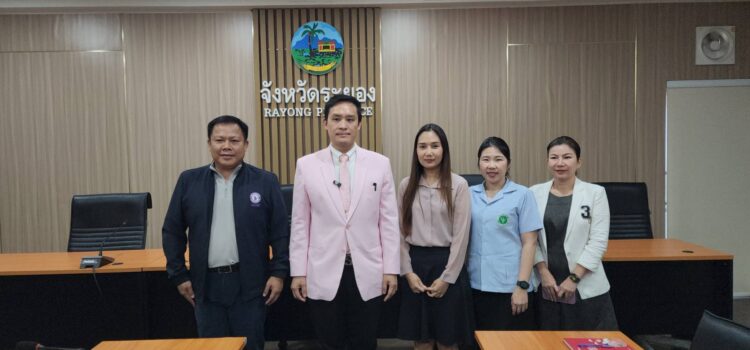 สว.จี้หน่วยงานระยองตรวจสอบโรงน้ำแข็ง หลังประชาชนร้องกรณีเหตุ นักเรียนกินน้ำแข็งแล้วท้องร่วงนับร้อยราย