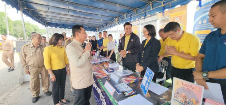 จ.ระยอง นำหน่วยบริการเคลื่อนที่ภายใต้ โครงการหน่วยบำบัดทุกข์ บำรุงสุข สร้างรอยยิ้มให้กับประชาชน ออกบริการในพื้นที่ อ.วังจันทร์