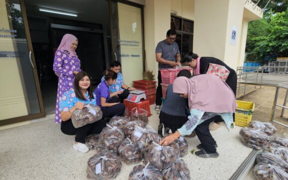 สภาอุตสาหกรรมท่องเที่ยวระยอง-สมาคมโรงแรม จ.ระยอง ช่วยซื้อมังคุดของเกษตรกรชาวสวนช่วงราคาลง