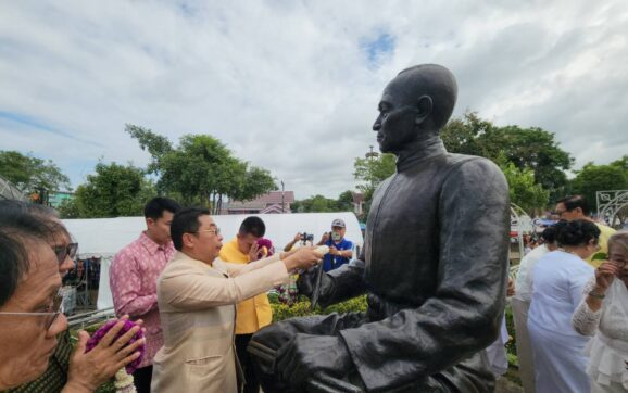 ผู้ว่าฯระยอง นำส่วนราชการและประชาชนบวงสรวงดวงวิญญาณ สุนทรภู่ เนื่องในวันคล้ายวันเกิดครบรอบปีที่ 239