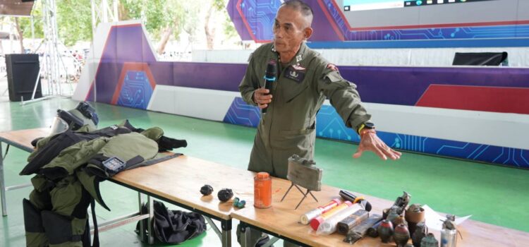 เทคนิคระยอง จับ นศ.อบรมให้ทราบถึงความอันตรายของวัตถุระเบิดแต่ละประเภท มุ่งให้ นศ.ไม่เข้าไปยุ่งเกี่ยวทุกรูปแบบ