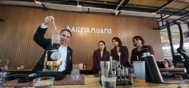 เทคนิคระยอง เปิดคอร์สบาริสต้าหรือนักชงกาแฟแก่ นศ.มุ่งเป็นนักชงกาแฟมืออาชีพและเป็นเจ้าของธุรกิจในอนาคต