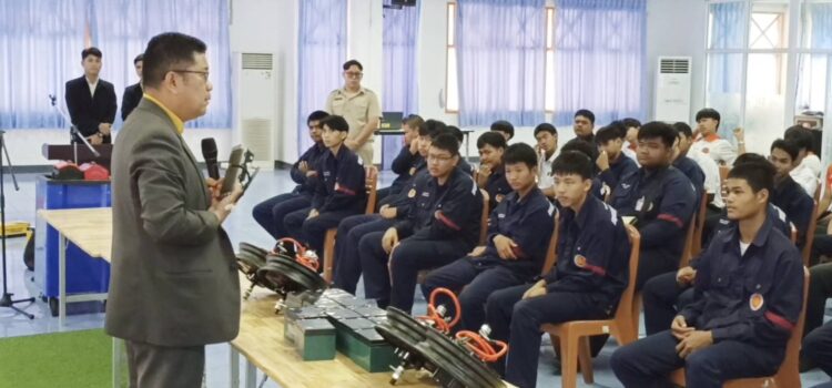 เทคนิคนิคมอุตสาหกรรมระยอง ฝึกอาชีพประกอบรถจักรยานยนต์ไฟฟ้าแก่นักศึกษาและประชาชนทั่วไป