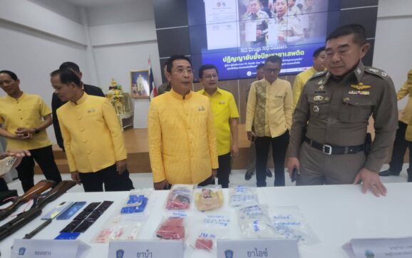 ผู้ว่าฯระยอง และ ผู้การระยอง แถลงการจับกุมผู้ยุ่งเกี่ยวยาเสพติดในช่วงครึ่งเดือน จับผู้ต้องหา ยึดทรัพย์กว่า 7 ล้านบาท