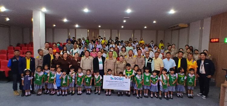 เทศบาลต.ทับมาและภาคเอกชนในพื้นที่ มอบทุนการศึกษาให้นักเรียน นักศึกษาลูกหลานพี่น้องประชาชน ต.ทับมา กว่า 5 แสนบาท