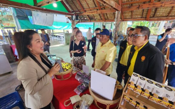 กมธ.การเกษตรและสหกรณ์ วุฒิสภา ศึกษาดูงานด้านการเกษตร เยี่ยมชมกลุ่มวิสาหกิจชุมชนและสวนผลไม้