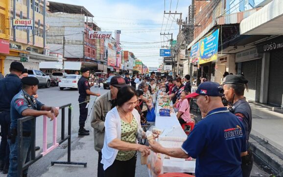 สมาคมดาวเงิน รวมพลังเปิดโรงทานแจกอาหาร ถวายเป็นพระราชกุศลในหลวง ร.9