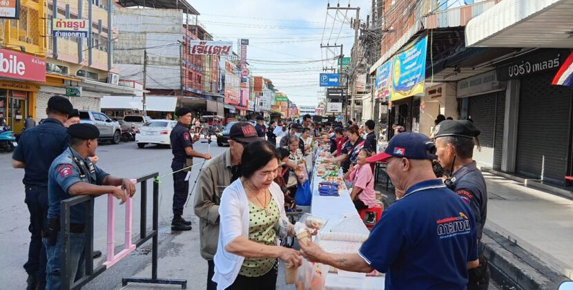 สมาคมดาวเงิน รวมพลังเปิดโรงทานแจกอาหาร ถวายเป็นพระราชกุศลในหลวง ร.9